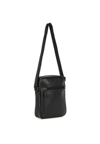 Borsa a tracolla in pelle nera con superficie texture, tasca anteriore con zip e tracolla regolabile. Forma rettangolare, design compatto.