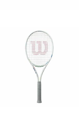 Weiße Tennisschläger mit rundem Kopf, einem grauen strukturierten Griff und einem roten Wilson-Logo auf den Saiten. Verfügt über mehrfarbige Akzente in der Nähe des Schaftes.