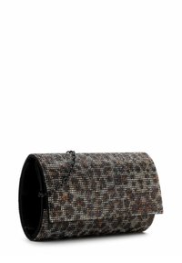 Mirdzoša clutch soma ar apaļu formu, metāla mozaīkas rakstu tumšos toņos ar oranžiem akcentiem un melnu ķēdes siksnu.