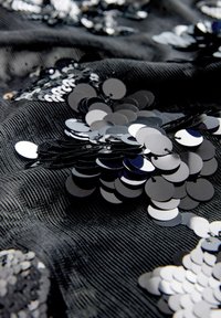 REGULAR FIT - EMBELLISHED SEQUIN COLUMN - A-vonalú szoknya - black