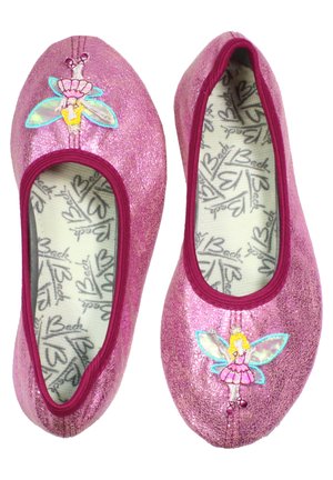 Roze ballerina's met een glanzende afwerking, voorzien van een feeënborduring op de teen en een gebloemde binnenzool met harten. Elastaan rand rond de opening.