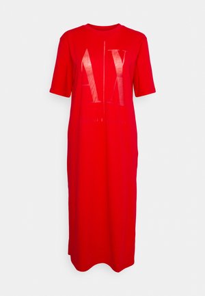 Czerwona bawełniana sukienka z krótkimi rękawami, z dużą metaliczną grafiką "AX" z przodu oraz prostym, długa do kostek krój.