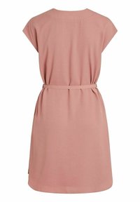 Vue de dos d'une robe rose poudré mi-longue à manches courtes, avec une fine ceinture à la taille et un ourlet droit.