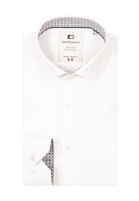 Witte shirt met een gestructureerde kraag, met een geometrisch patroon in zwart en wit aan de binnenkant. Inclusief parelknopen en een zak.