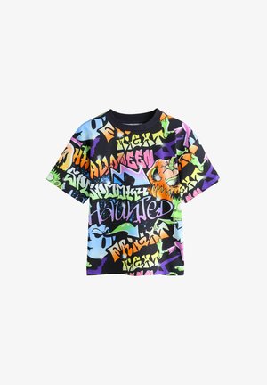 Černé bavlněné tričko s krátkým rukávem, které se pyšní živými grafitovými potisky v neonových barvách, se spoustou strašidelných motivů a tvarů.