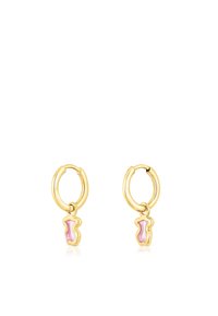 Pendientes de aro de oro con un encanto ondulado rosa. El encanto tiene un diseño en capas con una textura suave y un acabado brillante.