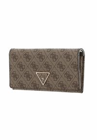 Portefeuille marron à motifs avec un design en diamant, plaque logo métallique et fermeture à rabat. Fabriqué en matériau synthétique texturé.