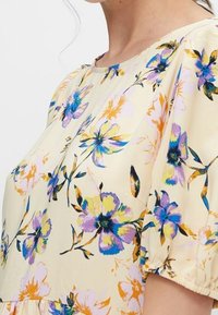YAS Vestido informal - beige