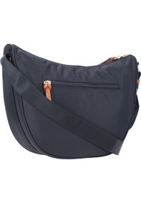 Borsa a tracolla in nylon blu marina con una forma curvata, dotata di una tasca con zip frontale, hardware dorato e un accento in pelle a contrasto.