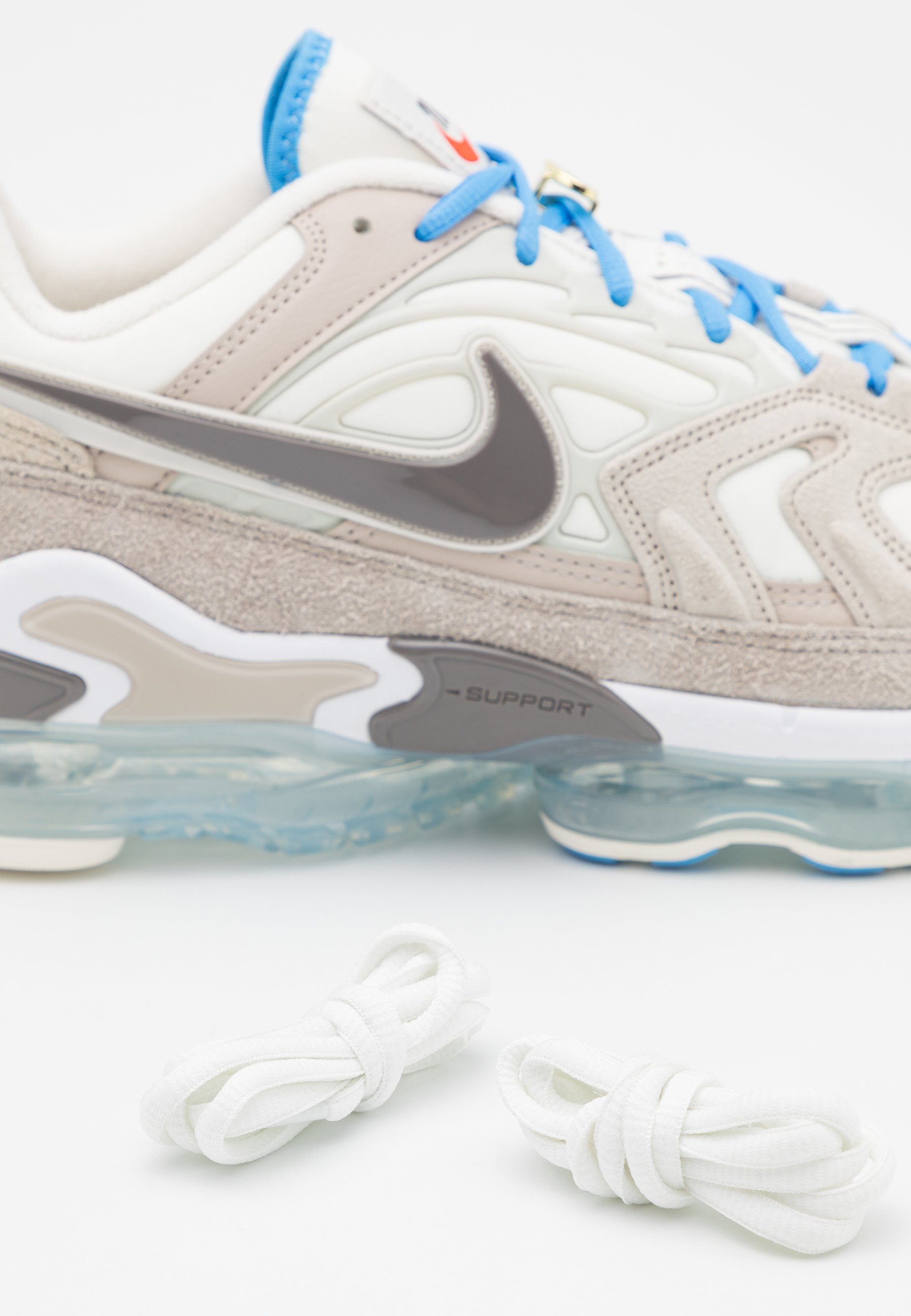 Nike Sportswear AIR VAPORMAX EVO SE - Trainers - sail/cave  stone/cream/light bone/university blue/college grey/multi-coloured - Zalando .co.uk
