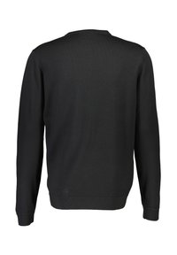 Czarny sweter z długimi rękawami, ściągaczem przy kołnierzu, mankietach i u dołu. Wykonany z bogatego w teksturę materiału. Prosty design, bez widocznych wzorów czy akcentów.