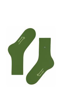 Grüne Baumwollsocken mit geripptem Muster, ausgestattet mit einem Logo und Text an der Sohle. Begleitet von einem kleinen silbernen Akzent.