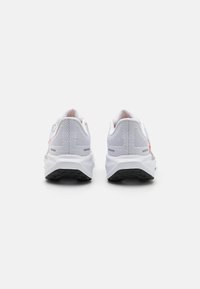 Nike Performance AIR ZOOM PEGASUS 41 - Løbesko til landevejen - white/picante red/wolf grey/black