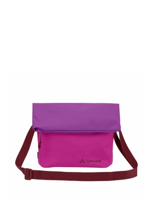 Sac bandoulière rectangulaire violet et rose avec une sangle réglable bordeaux et le logo VAUDE dans le coin inférieur droit à l'avant.