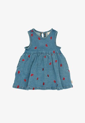Jeansové šaty bez rukávov svetlomodrej farby s červenými srdiečkovými vzormi. Majú zberaný pás a uzatváranie na krku v tvare kľúča.