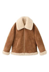 Giacca in suede marrone con colletto e polsini in pelliccia ecologica crema. Presenta una chiusura con zip frontale e due tasche laterali. Tessuto morbido e vestibilità rilassata.
