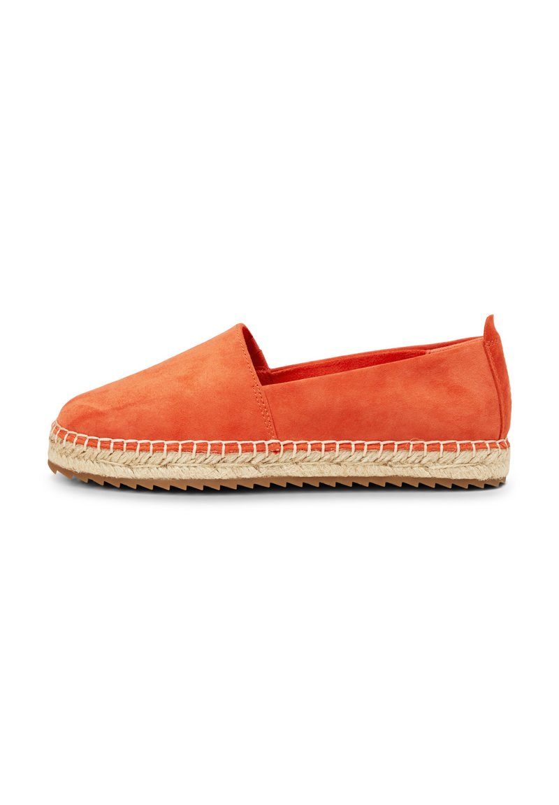 Espadrilles en suède orange à enfiler avec une semelle en jute tressé et une semelle extérieure en caoutchouc texturé. Fini lisse, design simple et sans embellissements supplémentaires.