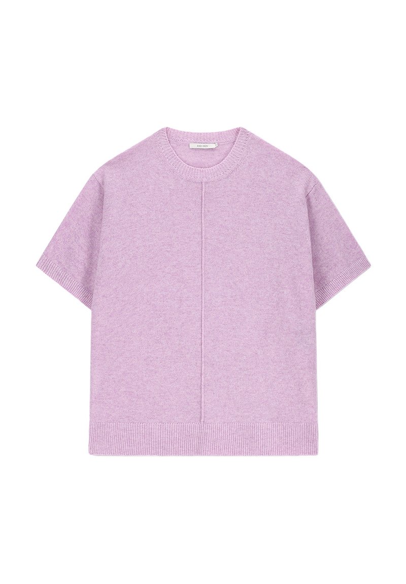 Pull à manches courtes en tricot léger lavande avec un col rond et des bords côtelés. Détails de couture sur le devant.