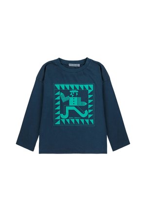 Camiseta de algodón de manga larga en color navy con un diseño gráfico turquesa de un personaje estilizado dentro de un borde geométrico con acentos triangulares.