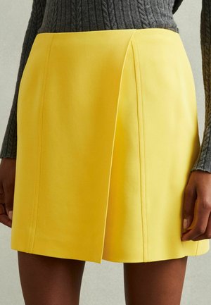 Reiss REGULAR FIT CLEO CROSS OVER  - Minirock - yellow