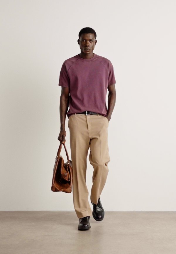 CONCRETE - Basic T-shirt - open purple2