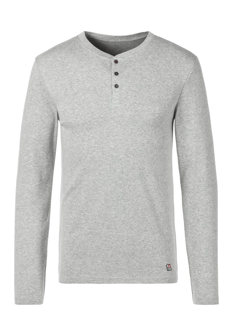 Grå langærmet henley t-shirt lavet af blødt stof. Har tre knaplukninger og et lille logo detalje nær sømmen.