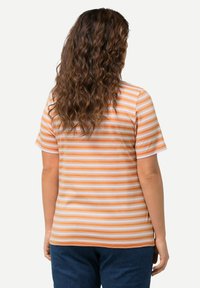 Ulla Popken STRIPED ANIMAL GRAPHIC - T-shirt print - apricot
