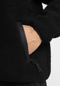 Carhartt WIP Fleecejakke - black