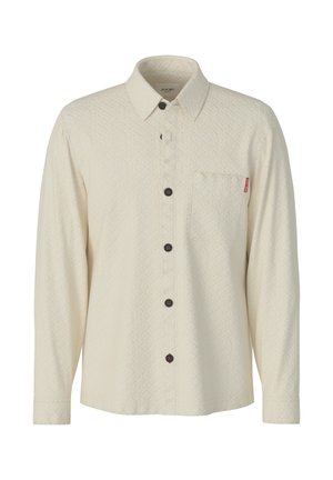 Cremefarbenes Langarmhemd mit dezentem Rautenmuster, schwarzen Knöpfen vorne, Brusttasche mit kleinem rotem Etikett und klassischem Kragen.