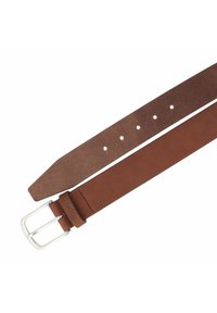 Bruine leren riem met een gladde textuur, voorzien van een zilveren metalen gesp en meerdere gaatjes voor aanpassing. Eindigt in een taps toelopende vorm.