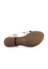 Suola in gomma marrone con motivo floreale. Presenta fasce incrociate beige in materiale sintetico. Cuciture triple per una maggiore durata. Marchio Gabor visibile.