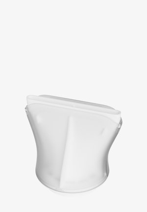 Weißes Silikonarmband mit transparentem Kunststoffclip, dargestellt vor schlicht weißem Hintergrund.