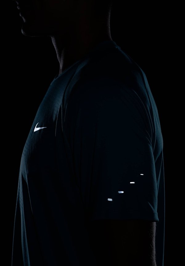 STRIDE TOP - Sports T-shirt - dusty cactus4