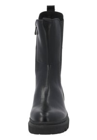 Stivale alla caviglia in pelle nera con una finitura liscia, zip laterale e linguetta. Sole in gomma robusto con una presa texturizzata.