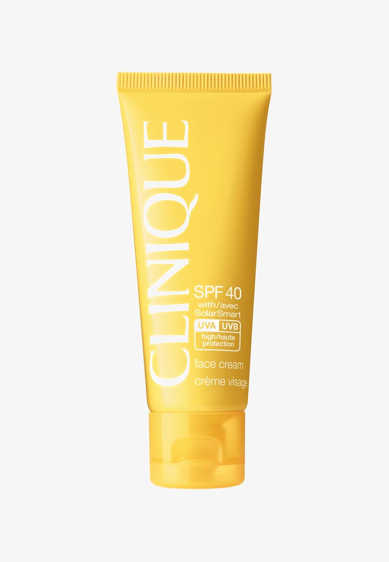 Clinique SPF 40 ansiktskräm i en gul tub har vit text. Designen inkluderar ett flip-lock och tydlig märkning av UV-skydd.