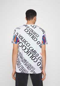 Carlo Colucci BIG LETTERS UNISEX - T-shirt estampada - white