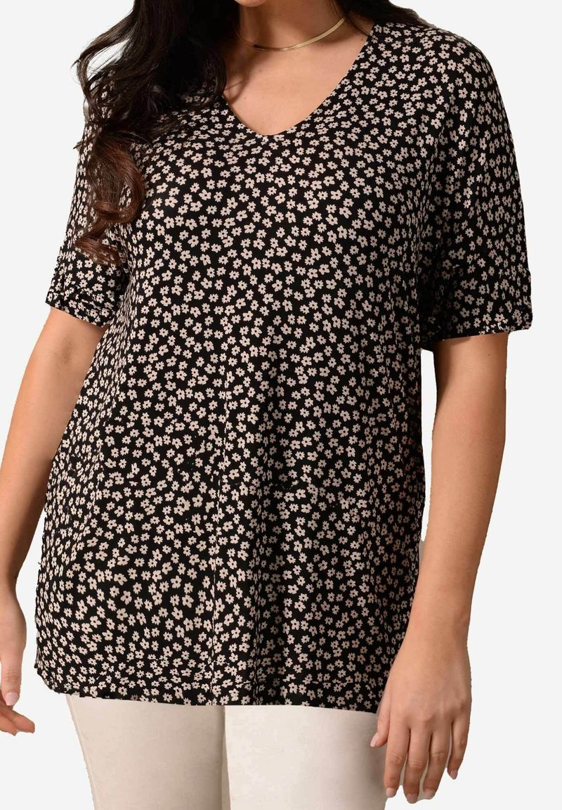 Černý top s krátkým rukávem s výstřihem do V a květinovým vzorem v béžové a bílé barvě. Vyrobeno z lehké látky s uvolněným střihem.