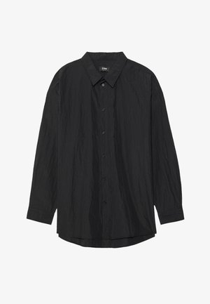 Schwarzes Langarmhemd aus strukturiertem Material. Verfügt über einen Knopfverschluss vorne, einen spitzen Kragen und einen geschwungenen Saum mit dezenten Falten.