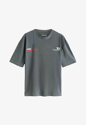 Šedé bavlněné tričko s krátkými rukávy, kulatým výstřihem a potiskem v červené a bílé barvě: "Jeep WRANGLER" a "YJ The original 4x4."