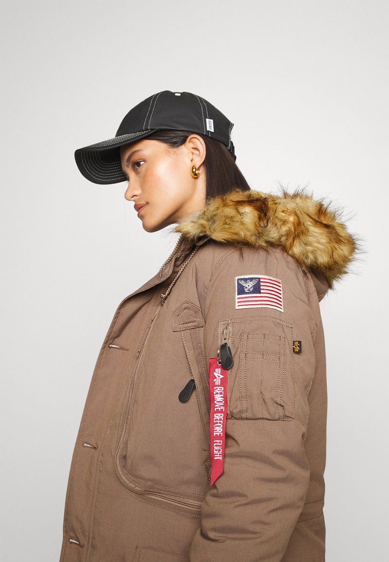 Alpha Industries POLAR JACKET - Casaco de inverno - taupe