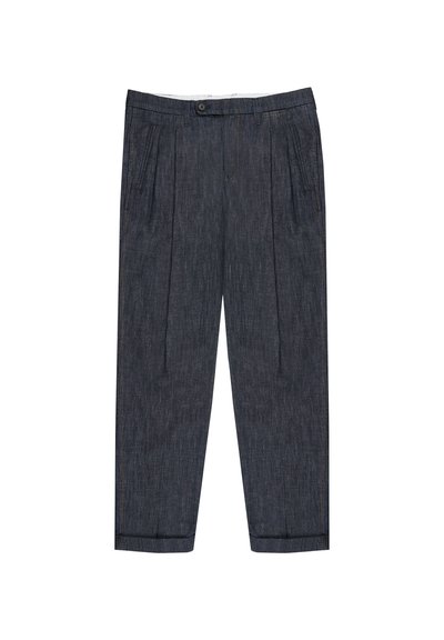 Pantaloni pieghettati blu scuro con design a gamba dritta, orlo a risvolto e dettagli di cucitura visibili. Realizzati in un tessuto testurizzato.