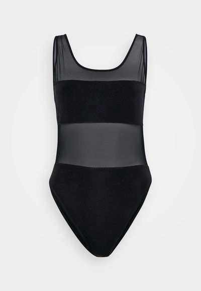 Costum de baie negru, dintr-o singură piesă, cu panouri din plasă transparentă, decolteu rotund și croială cu picioare înalte. Confectionat dintr-un material texturat pentru un plus de confort.