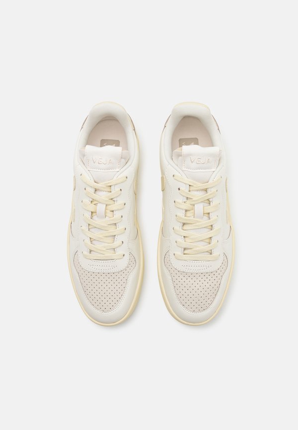 V 10  - Trainers - pure calcaire4