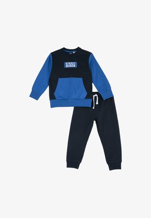 Ensemble bicolore bleu et noir comprenant un sweat-shirt avec une poche avant et le texte "STREET RIDER", associé à un pantalon de survêtement bleu marine.