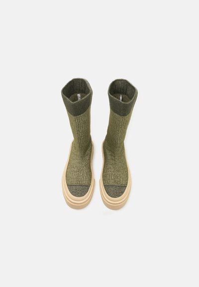 MM6 Maison Margiela Škornji s platformo - olivine