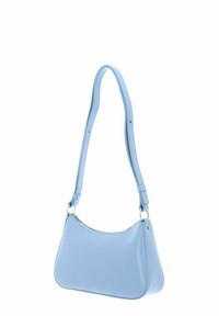 Sac à épaule bleu clair en cuir lisse, de forme arrondie, avec une bandoulière réglable et de simples accents en métal argenté.
