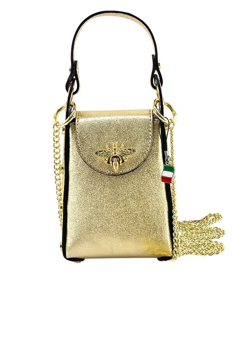 Gouden metallic handtas met een gestructureerd ontwerp, bijenembleem, zwarte accenten en een afneembare kettingriem. Compact en met een textuur oppervlak.