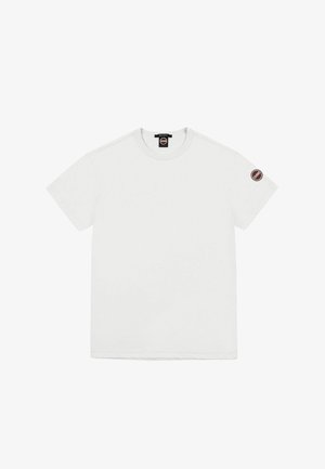 Maglietta bianca in cotone con maniche corte, colletto rotondo e una toppa rotonda sul manico sinistro. Tessuto leggero e morbido.