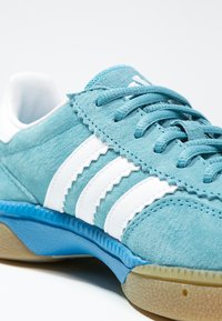 adidas Performance HANDBALL SPEZIAL - Boty na házenou - royal/white