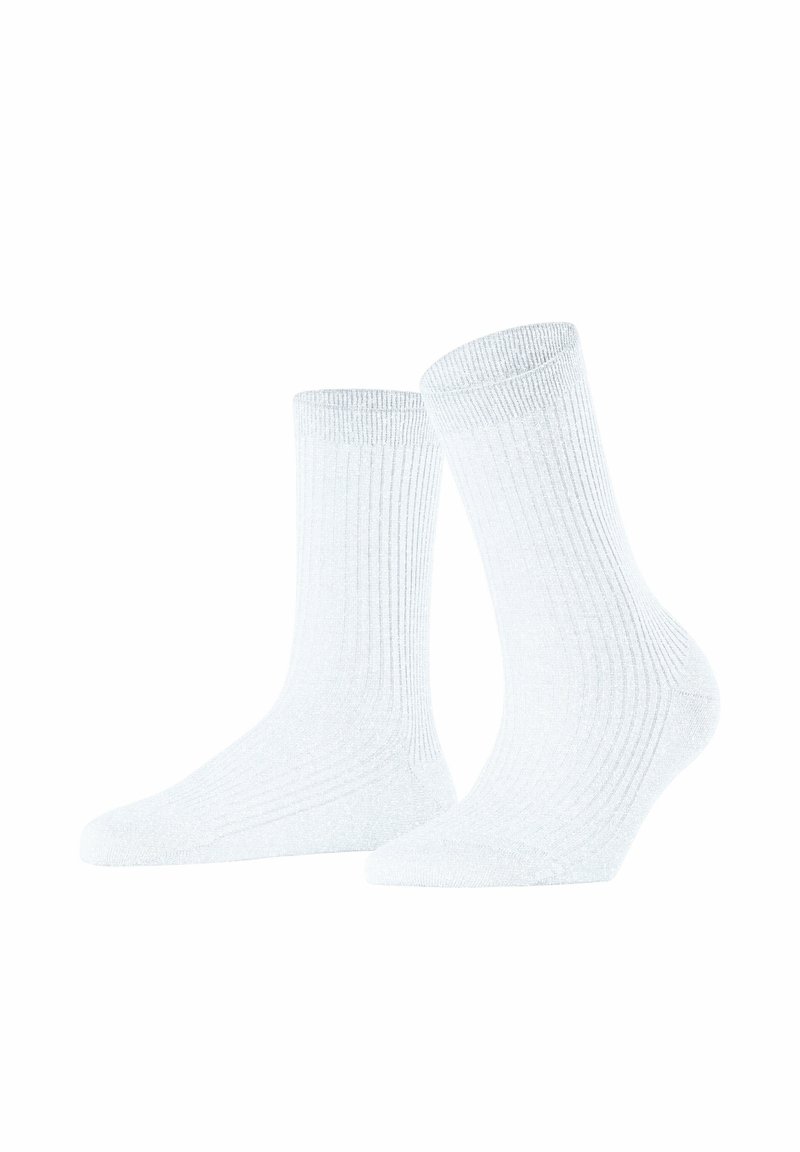 Weiße Baumwollsocken mit geripptem Muster, Knöchelhöhe und verstärkten Fersen- und Zehenbereichen. Leicht und atmungsaktiv.